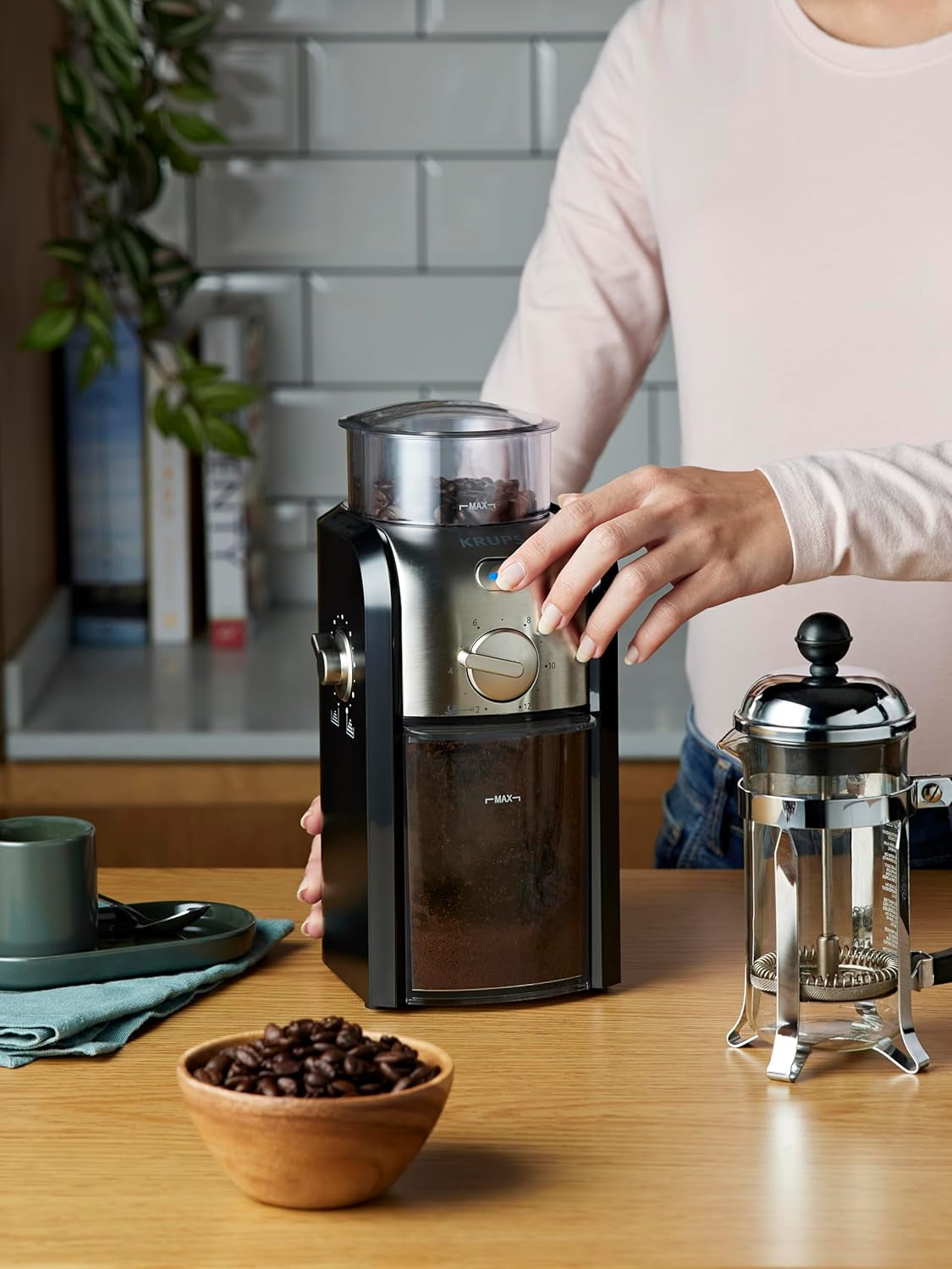 Krups GVX242 Molinillo De Café Profesional Con Sistema De Muelas Con Torno-Molido Y 17 Ajustes De Triturado, De Más Fino a Más Grueso, Potencia 100 W, Negro