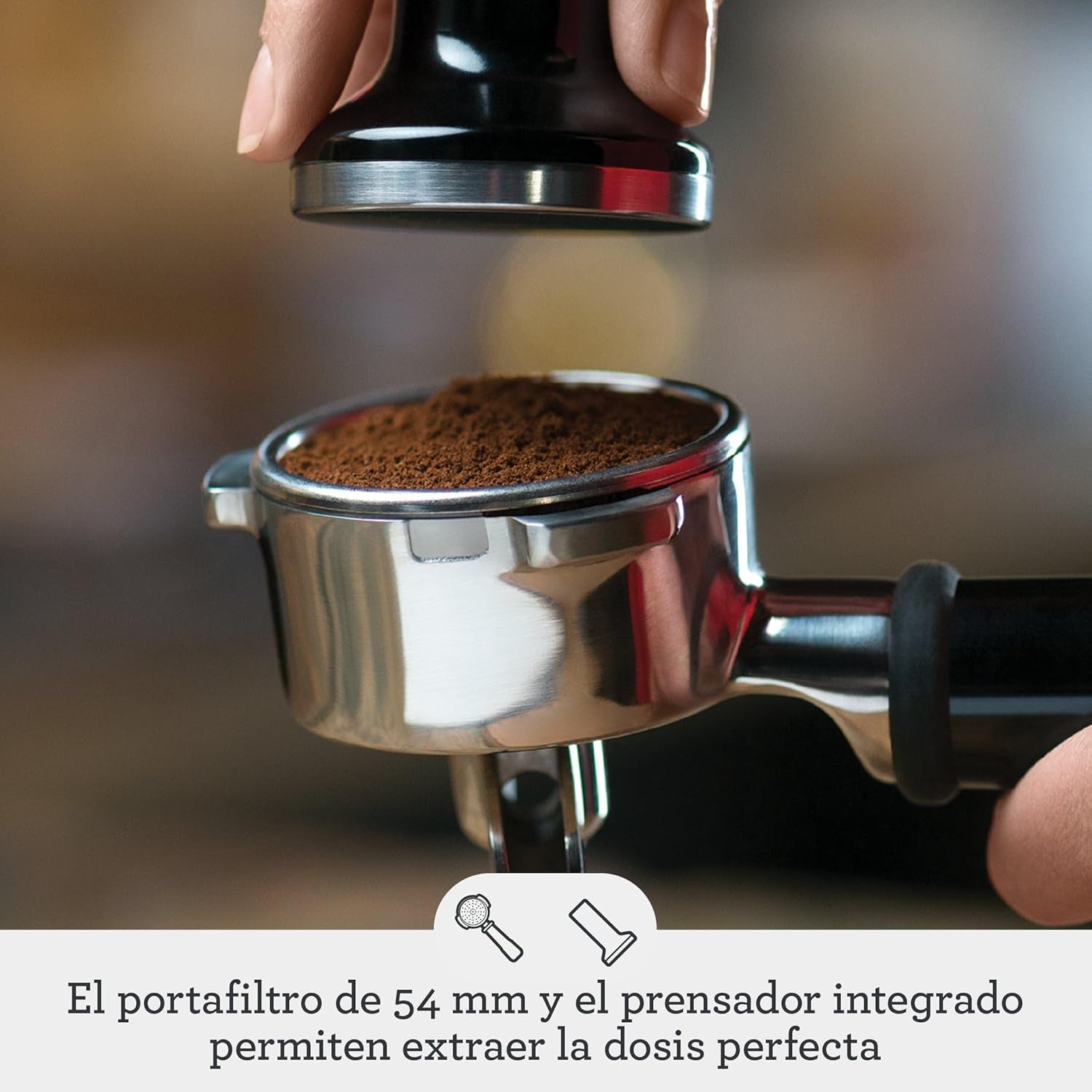 Sage - the Barista Touch -Cafetera Profesional Con Pantalla Táctil, Molinillo Incorporado Y Espumador De Leche -Prensador Extraíble, 5 Preajustes - Máquina De Café Espress - Acero Inoxidable Cepillado